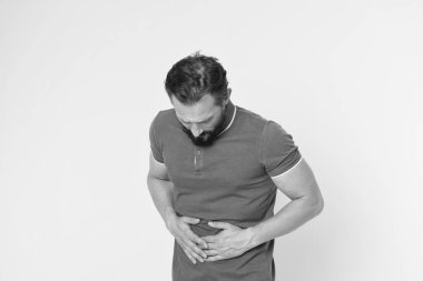 Ağrıyan midem beni öldürüyor. Hasta adam mide ağrısından muzdarip. Kabızlık ve hazımsızlık. Mide ülseri ve gastrit. Mide krampları ve spazmları. Ache ağrı kesici. Acıyı hafifletiyor.