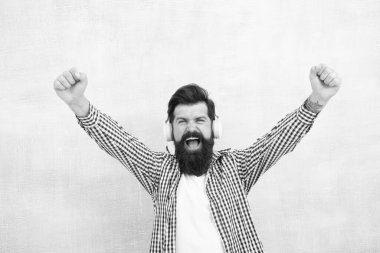 Benimle şarkı söyle. Kendimi hiç bu şekilde açmamıştım. Adam en sevdiği şarkıyı seviyor. Müzik benim hayatım. Hippi kulaklık takıyor. Sesden esinlenilmiştir. Kablosuz kulaklıkla müziğin tadını çıkar. Mutlu sakallı adam. Müzik hobisi