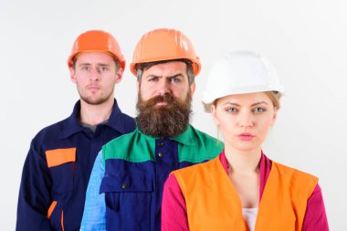 Mimarlar, inşaatçılar ve işçiler takımındaki farklı insanlar.,