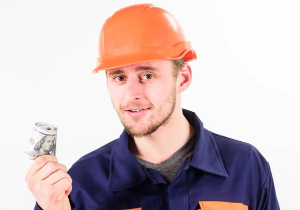 Mann mit Helm bekam Bestechungsgeld, Geld für Schwarzarbeit. — Stockfoto