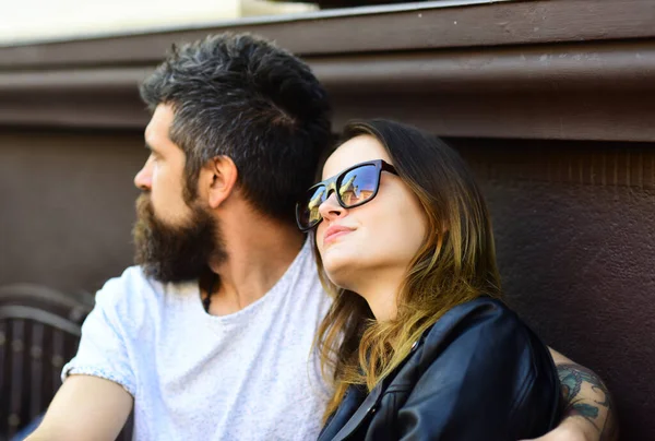 La pareja enamorada tiene una cita en el descanso. Amor y relación —  Fotos de Stock