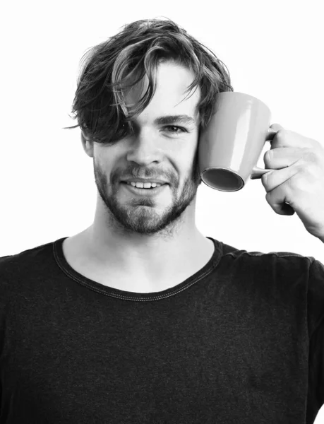 Vit sexig ung macho som håller kaffekopp eller mugg — Stockfoto