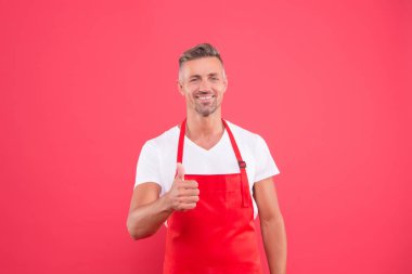 Kafe barında barmenlik işi. Evde güzel yemekler pişir. Kafe çalışanları. Barista çalışanı. Erkek aşçı önlük giyer. Olgun kahveci. Restoran personeli. Hippi profesyonel önlük. Garson ya da barmen.