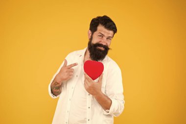 Sevgilin olmama izin ver. Tatil için el yapımı kulaklar. Kalp atışı ve tedavi. Aşık olmak. Aşk ve romantizm. İnsan organ bağışçısı olmak. Sakallı adam kalbi. Vahşi hippi kalbine özen gösteriyor.