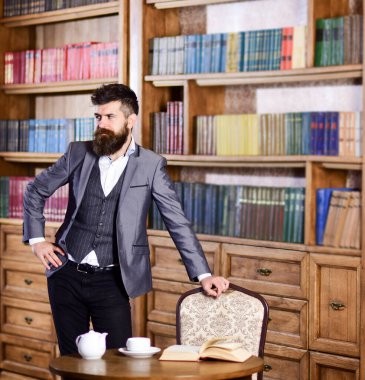 Kitaplar, başarı, retro, klasik konsept. Moda ve tarz.