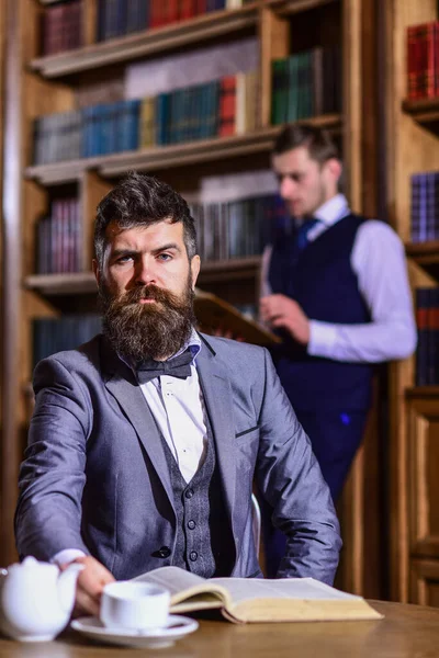 Investigatore privato e concetto di detective. Uomo con la barba — Foto Stock