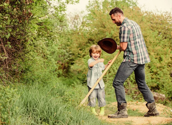 New life. soils and fertilizers. father and son planting family tree. rich natural soil. Eco farm. Ranch. happy earth day. Dig grounf with shovel. small boy child help father in farm. family business — Stock Photo, Image