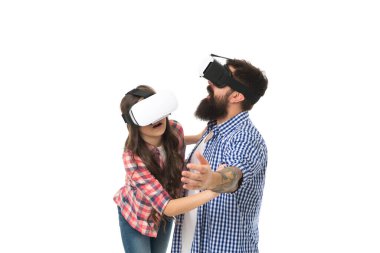 Baba ve kız sanal gerçekliği. Hayal gücü ve siber uzay. Gelecekteki teknolojiler. Modern teknoloji. Dijital yenilik. Eğleniyorum. Video oyunları. Oyun hobisi. Baba ve kızı gözlüklü.