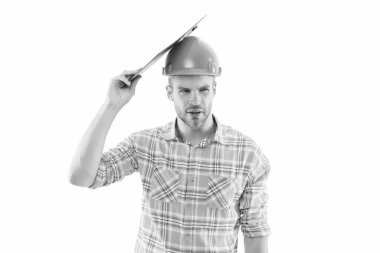 Adamın başı dertte. Yenileme konsepti. Planlama yenilemeyi değiştirir. Belgeleri olan bir ustabaşı. Tedarikçi. Proje müdürü. Mali tadilat dahil. Güvenlik kaskı. Yuvanın yenilenmesi