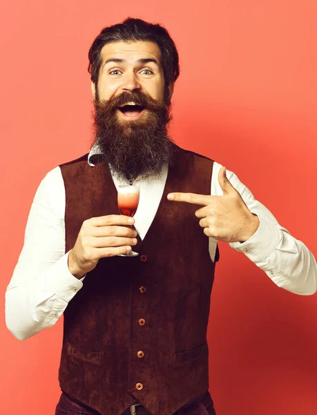 Sorrindo bonito barbudo homem — Fotografia de Stock