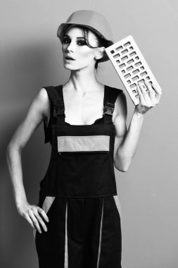 Çok tatlı seksi müteahhit kız.