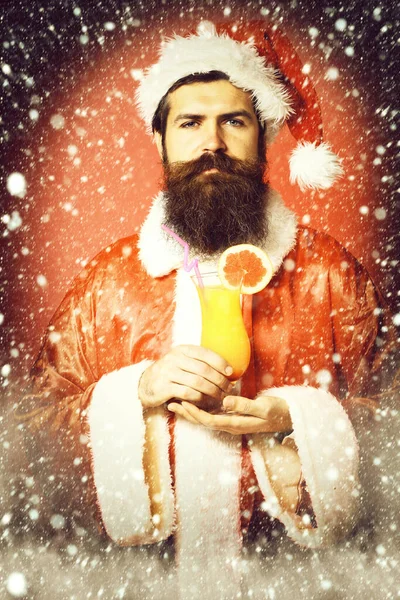 Yakışıklı sakallı Noel Baba adam — Stok fotoğraf