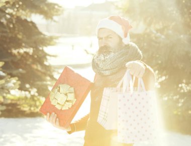 Yakışıklı Noel Baba ve hediye