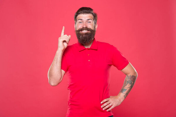 Интеллектуальная работа. Человек с бородой принимает решение. Бизнесмен привлекательный зрелый мужчина. Бородатый хипстер думает. Хорошему решению нужно время. Свежая идея. Идея концепции. Есть идея. Когнитивный процесс