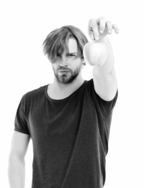 Kısa sakallı, kendine güveni olan, elma kuyruklu bir adam.