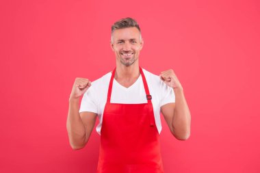 Evde güzel yemekler pişir. Kafe çalışanları. Barista çalışanı. Erkek aşçı önlük giyer. Kafe barında barmenlik işi. Olgun kahveci. Restoran personeli. Hippi profesyonel önlük. Garson ya da barmen.