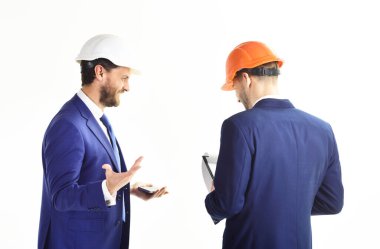 Mühendisler projeyi tartışıyor İnşaat, mühendislik, işletme, inşa kavramı.