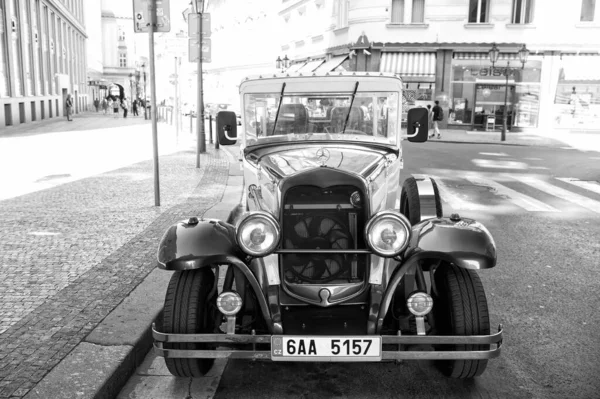 Prague, Czech Republic - June 03, 2017: classic car parked along street side. Vintage sightseeing vehicle. City tour. Transport and transportation. Travelling and wanderlust — Stock Photo, Image