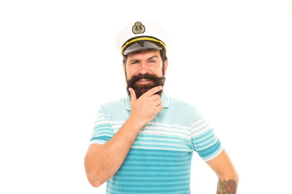 Baard regel. Gelukkige zeeman met hippe baard. Baard man in marine uniform geïsoleerd op wit. Kapperszaak. Baard kapper. Baard verzorgen. Reis over zee. Marine avontuur. Laten we gaan zeilen. — Stockfoto