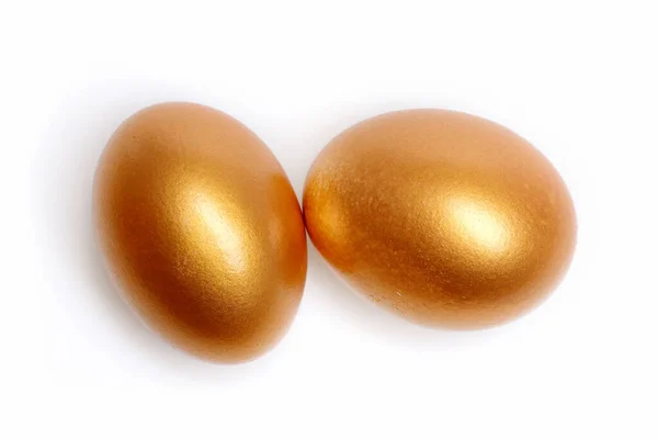 Ovos tradicionais pintados em cor dourada Feliz conceito de Páscoa, luxo e sucesso — Fotografia de Stock