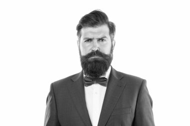 Sakallı ve bıyıklı yakışıklı esmer manken. İş adamı portresi. Mükemmel takım. Pahalı takım elbiseli sakallı adam. Yakışıklı ciddi iş adamı. Erkekler için İş Elbiseleri. Erkek manken pozu