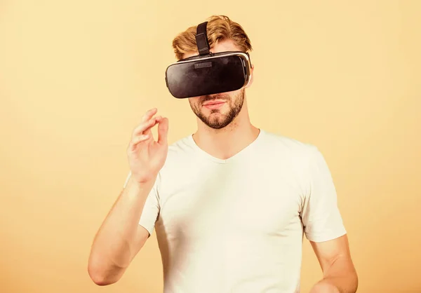 Virtual work. virtual reality goggles. Modern business and education. man wear wireless VR glasses headset. Digital future and innovation. man use modern technology. Working on Programing Project — Stock Photo, Image