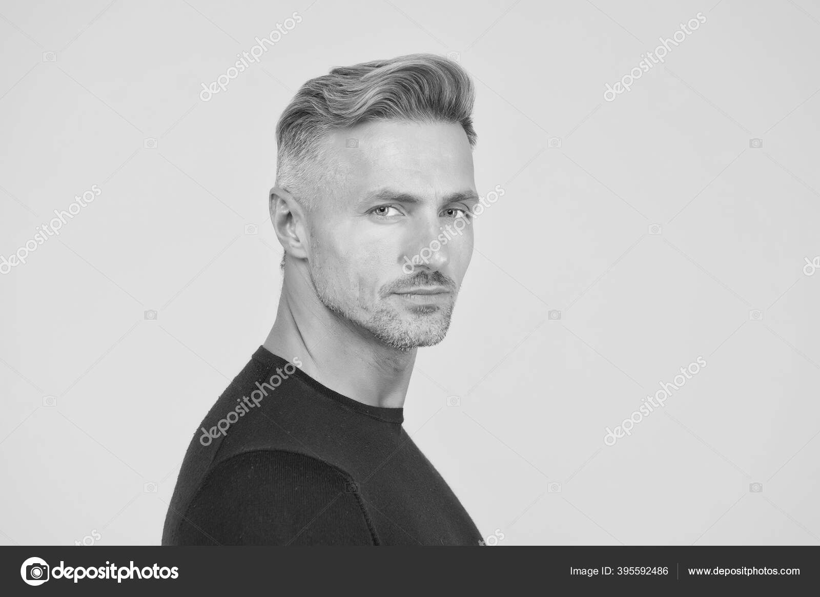 Corte de pelo corto de Hombre de mediana edad con el pelo