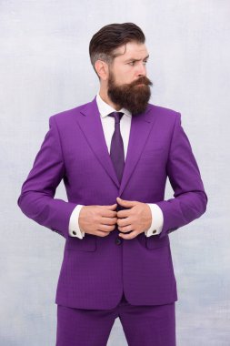 Başarılı liderin şık görünüşü yakışıklı adam, süslü damat konsepti.
