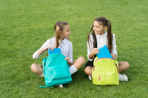 Group study outdoors girls classmates with backpacks, back to school concept — Stock Photo, Image