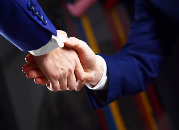 Partnership, contratti e sostegno finanziario. Partner commerciali dopo la firma dell'accordo. — Foto Stock