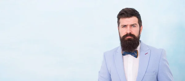 Модний хіпстер чоловік одягнений в костюм краватка з бантом елегантний джентльмен, концепція весілля нареченого — стокове фото