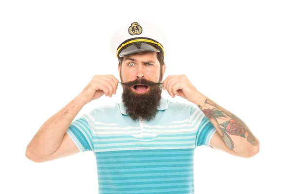 Man vrolijke kapitein matroos hoed reis rond de wereld, oceaan zwerver concept — Stockfoto