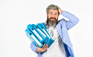 Proje müdürü. Proje yöneticisi. Adam bir sürü dosya taşıyor. Belgelerle çalış. Arşivleri ara. Evrak işleri. Proje belgeleri. Maaşın varsa fazla mesai yapmak zorunda mısın? Son teslim tarihi kavramı