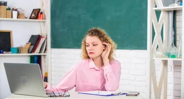 Intelligent girl student. Educator surfing online. Teachers forum support. Online community for teachers. Communication social networks. Modern school. Teachers day. Woman smart educator work online — Stock Photo, Image