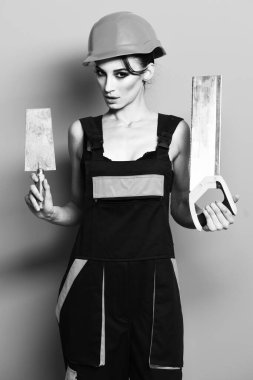 Çok tatlı seksi müteahhit kız.