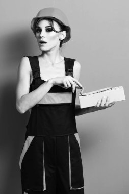 Çok tatlı seksi müteahhit kız.