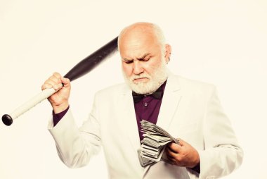 Gürültü ve yağma. Kingpin konsepti. Kara para. Kıdemli adamın elinde nakit para ve beyzbol sopası var. Zenginlik refahı. Para kârı. Kişisel güvenlik. Başarılı bir iş adamı. Acımasız iş hayatı.