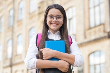 Eğitim için harika bir yer. Mutlu çocuk okula geri döndü. Resmi eğitim. Özel ders. Özel ders. 1 Eylül. Başla. Bilgi toplama günü. Eğitim yoluyla beceriler geliştir