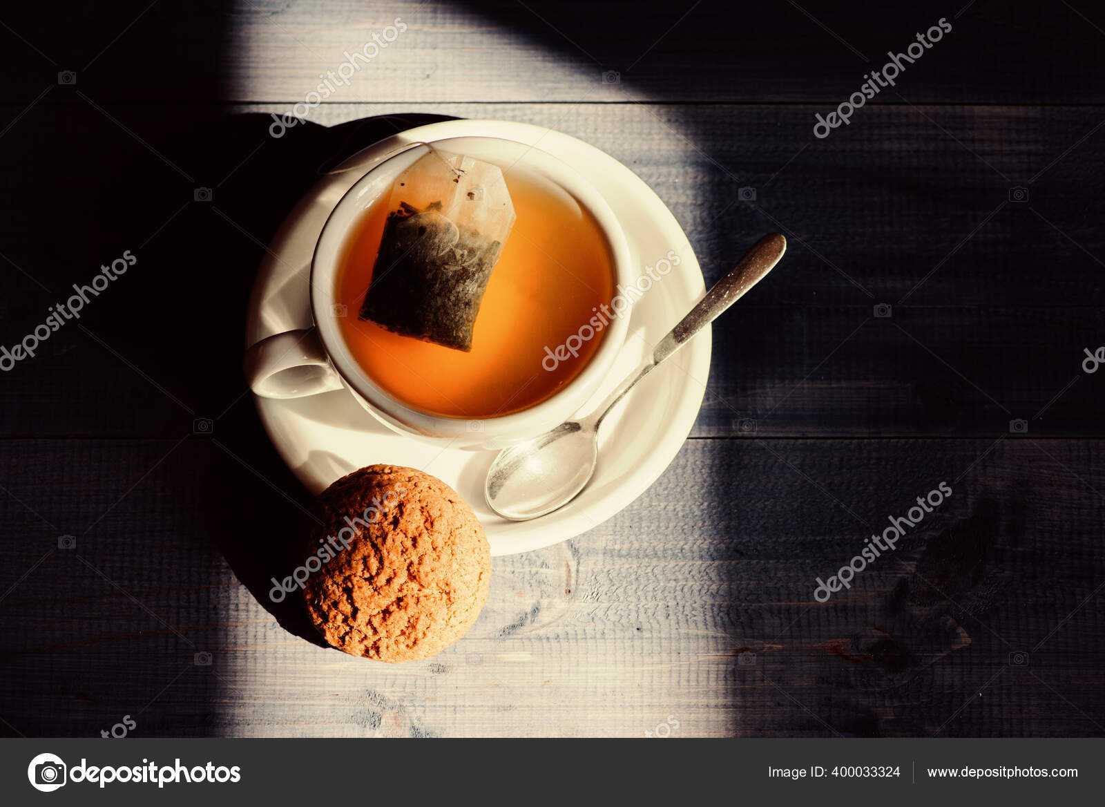 https://st4.depositphotos.com/2760050/40003/i/1600/depositphotos_400033324-stock-photo-process-tea-brewing-ceramic-mug.jpg