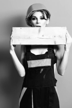 Çok tatlı seksi müteahhit kız.