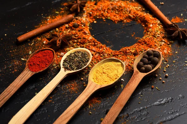 Wood spoons with paprika, turmeric, herbs and pepper — Stock Photo, Image