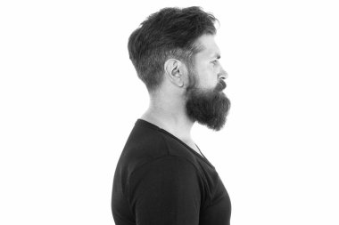 Profilde saç stilini göster. Daha zarif görünmesini sağla. Güven ve başarı. Zarafet modada kalır. Adam beyaz üzerinde yalnız poz veriyor. Sıradan kıyafetlerle manken olmak. Bahar kıyafeti giyen adam.