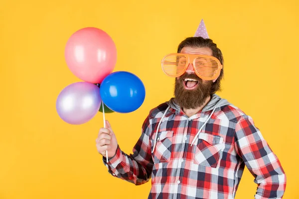 Looking good. funny man in birthday hat. happy holiday celebration. party goer going crazy. having fun with balloons. prepare for anniversary. best event manager. brutal male on party — Stock Photo, Image