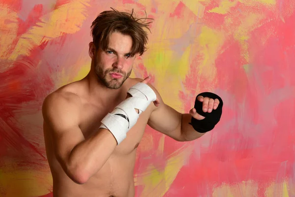 Boxeador o karate practica artes marciales. — Foto de Stock