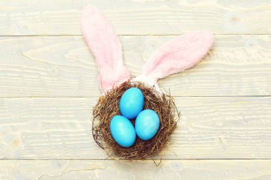 Yuvayla maviye boyanmış geleneksel yumurtalar