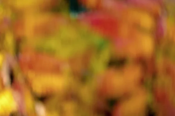 สวัสดี ตุลาคม พื้นหลังนามธรรมสีพร่ามัว การออกแบบศิลปะนามธรรม แมคโครใกล้ชิดเบลอๆ ใบเหลืองในวันที่แดดจ้า องค์ประกอบเชิงนามธรรม ผลกระทบ Bokeh ภาพเบลอ — ภาพถ่ายสต็อก