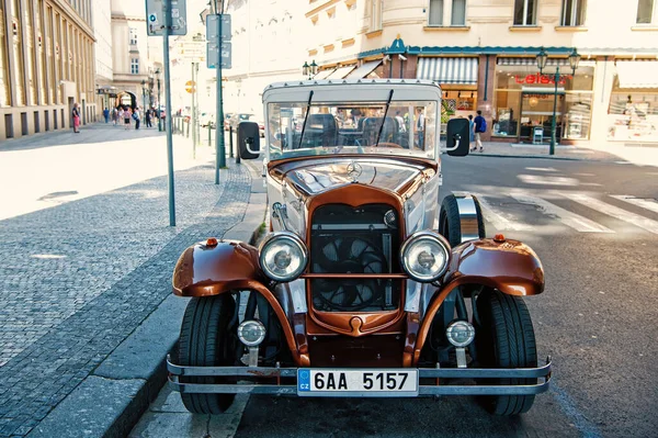 Prague, Czech Republic - June 03, 2017: classic car parked along street side. Vintage sightseeing vehicle. City tour. Transport and transportation. Travelling and wanderlust — Stock Photo, Image
