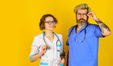 Tıbbi personel. Tıp eğitimi. Kanıta dayalı tıp. Doktor ve hemşire ekibi iş birliği yapıyor. Hastane tedavisi. Doktor grubu. Başarılı iş arkadaşları. Veteriner kliniği. Doktor ekibi. Veterinerlik
