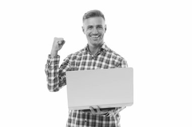Saf başarı. Yakışıklı adam dizüstü bilgisayarı beyazda izole etti. Laptop bilgisayarı. Not defteri ve bilgisayar. Modern teknoloji. Tasarımcı için dizüstü. Programlama ve web geliştirme. Uzaktan kumanda. Serbest çalışan.