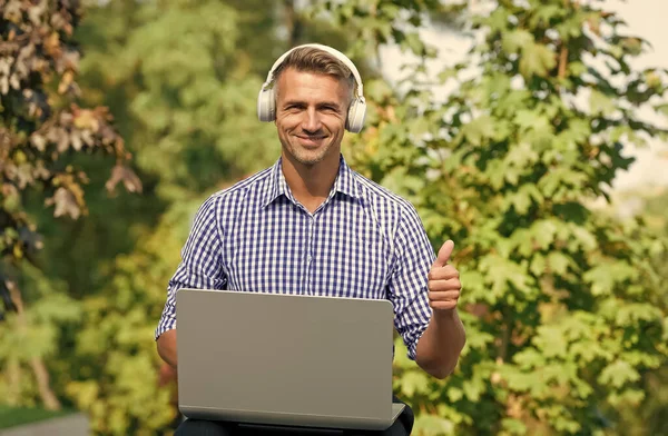 Always studying. Online communication. Personal blog social networks. Podcast business development. Podcast for manager. Musical service. Handsome man listening podcast while work with laptop — Stock Photo, Image